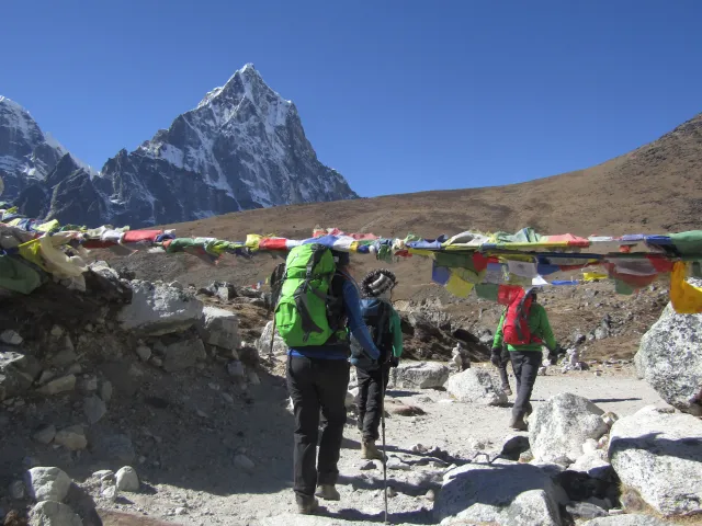 Everest base camp trek in Autumn