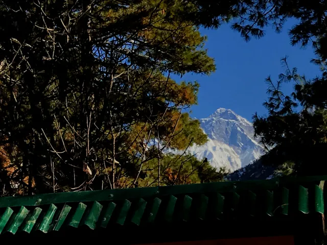 Everest base camp trek in Autumn