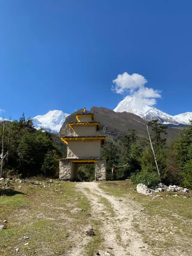 natural view of manaslu trails