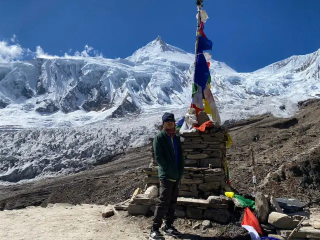 mount manaslu in background